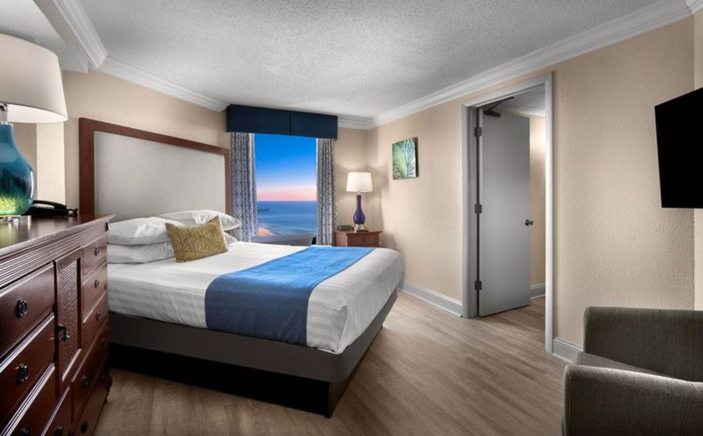 Oceanfront Queen Junior Suite In Myrtle Beach